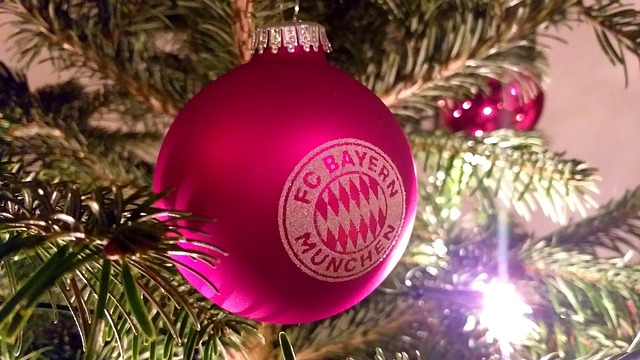 今晚，上海海港门将颜骏凌首发出场，迎来了他代表俱...