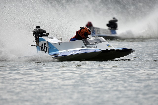 感受土超的气氛，埃德森在伊斯坦布尔德比中遭球迷投掷塑料杯