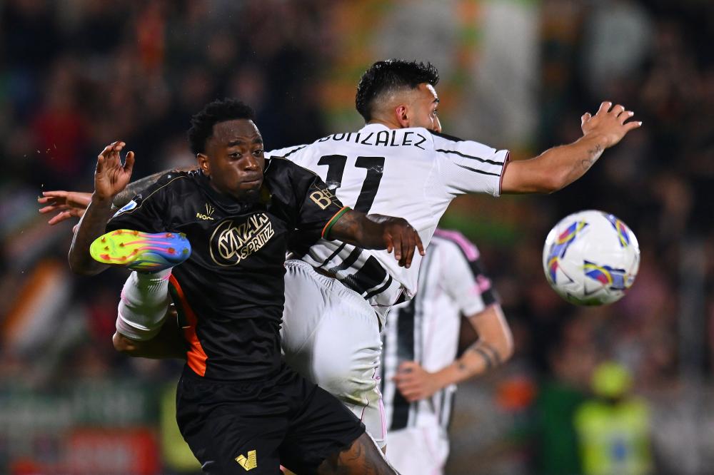 安布：在没中锋的情况下，普利希奇搭莱奥可能存在兼容问题